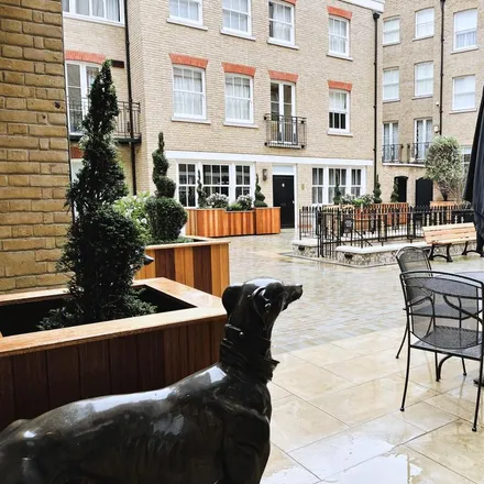 Image 3 - Italian Embassy (Defence), 7-10 Hobart Place, London, SW1W 0HH, United Kingdom - Townhouse for rent