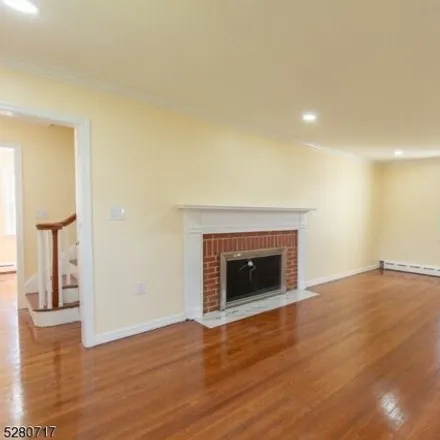 Image 4 - 15 Burchard Street, Valentine, Edison, NJ 08837, USA - House for sale