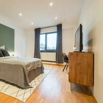Rent this 5 bed room on Einkaufsmeile Leipziger Straße in Leipziger Straße 43, 60487 Frankfurt