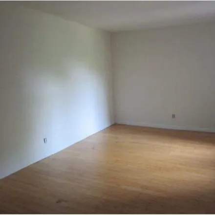 Image 2 - 615 Warburton Avenue, City of Yonkers, NY 10701, USA - Condo for sale