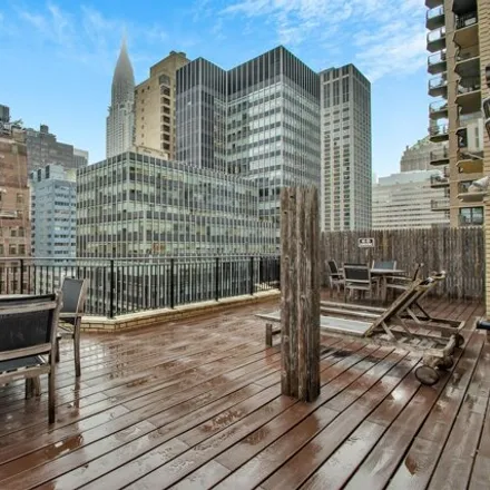Image 8 - 225 East 46th Street, New York, NY 10017, USA - Condo for sale