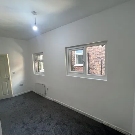 Rent this 3 bed apartment on Broadgreen Hospital in Queens Drive, Liverpool