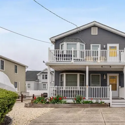 Buy this 3 bed condo on 5574 Pacific Avenue in Wildwood Gables, Cape May County