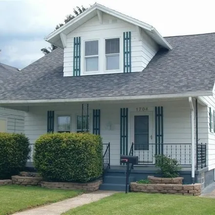 Rent this 4 bed house on 1704 Suman Ave in Dayton, Ohio