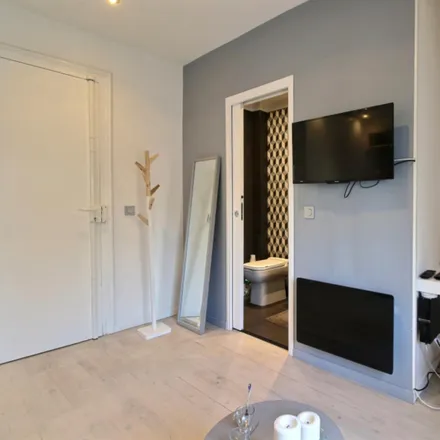 Image 4 - 53 Avenue Victor Hugo, 75116 Paris, France - Apartment for rent