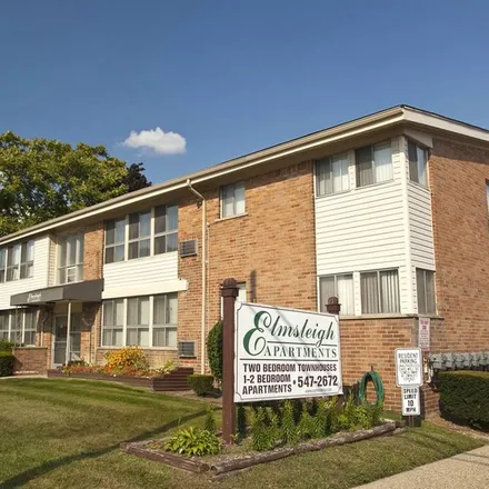 Rent this 2 bed townhouse on Michigan Educational Credit Union in 1903 Rochester Road, Royal Oak