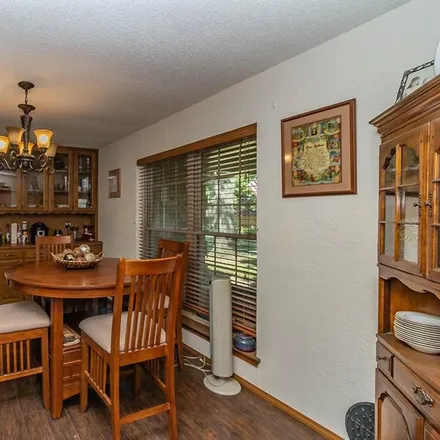 Image 5 - 6404 Suncrest Court, North Richland Hills, TX 76180, USA - House for sale