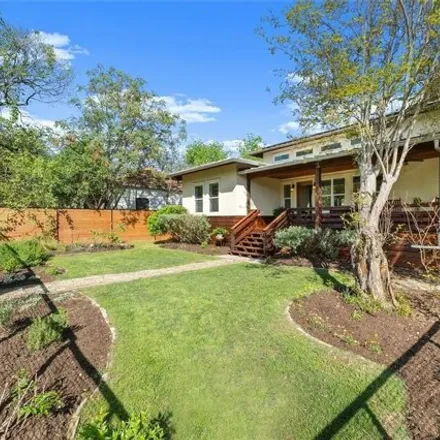 Image 7 - 2106 East 14th Street, Austin, TX 78702, USA - House for sale