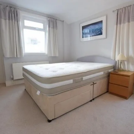 Rent this 2 bed apartment on Bikehangar 048 in Rita Road, London