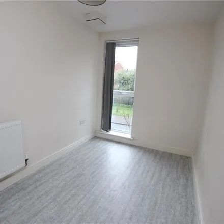 Image 7 - Holly Acre, Dunstable, LU5 4UH, United Kingdom - Apartment for rent