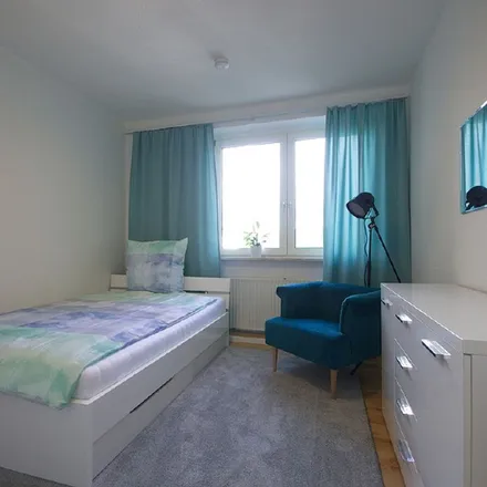 Rent this 3 bed apartment on Phönix - Haus Sonnengarten - in Maxstraße 34, 45127 Essen