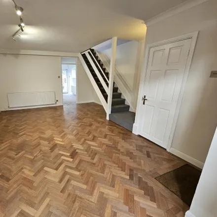 Image 3 - Austell Gardens, London, NW7 4NS, United Kingdom - Townhouse for rent