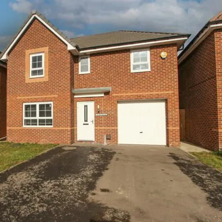 Rent this 4 bed house on Jenkin Close in New Rossington, DN11 0ZH