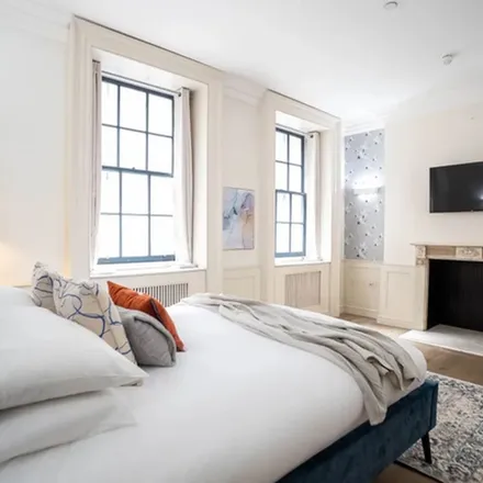 Rent this 4 bed townhouse on Belgravia Hair Centre in New Street, London