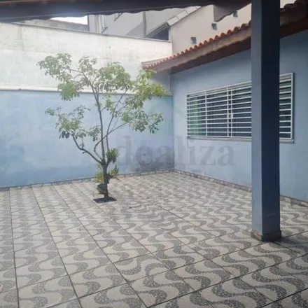 Buy this 2 bed house on Rua Boa Vista in Centro Alto, Ribeirão Pires - SP