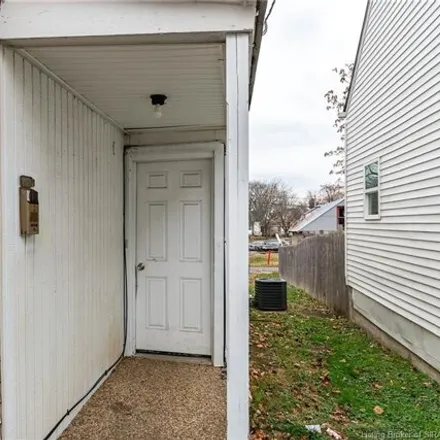 Image 3 - 1542 Locust Street, New Albany, IN 47150, USA - House for sale