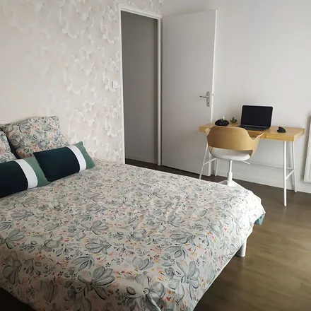 Rent this 4 bed apartment on 2 Place de la Mairie in 56890 Saint-Avé, France