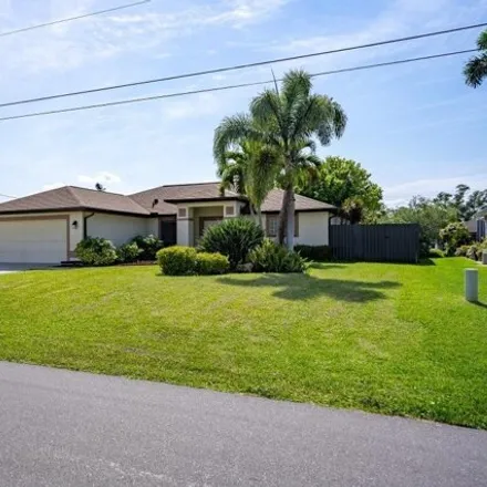 Image 2 - 644 Southeast 8th Place, Cape Coral, FL 33990, USA - House for sale