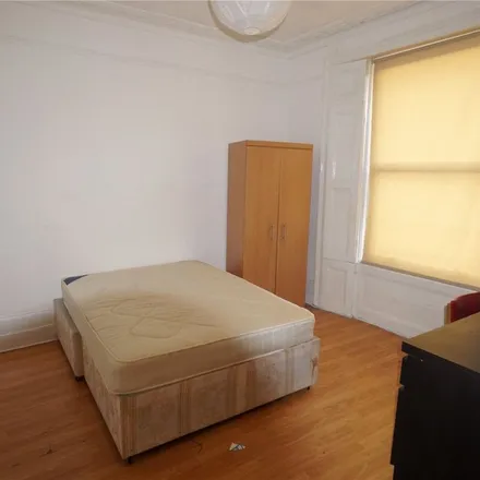 Image 7 - Dunkeld Road, London, RM8 2PT, United Kingdom - Apartment for rent