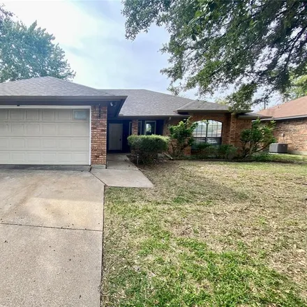 Rent this 3 bed house on 818 Crystal Creek Lane in Arlington, TX 76001