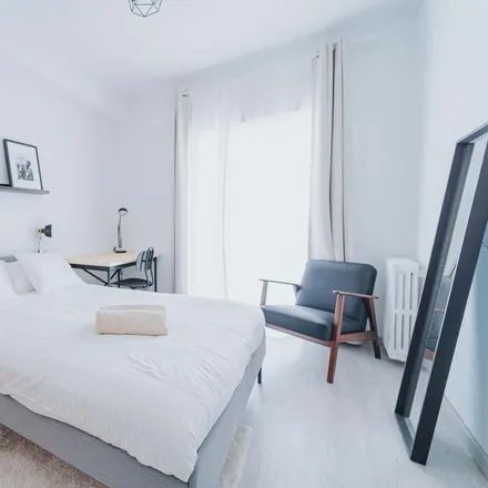 Rent this 5 bed room on Paseo de la Virgen del Puerto in 13, 28005 Madrid