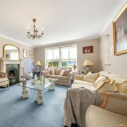 Image 2 - 1 Catterick Close, London, N11 3ES, United Kingdom - House for sale