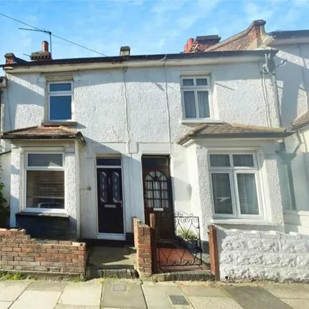 Rent this 3 bed townhouse on Wingfield Road in Gravesend, DA11 0DU