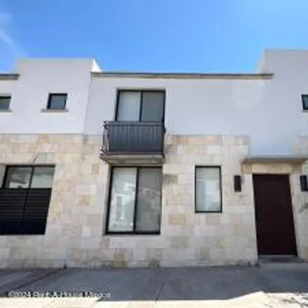 Rent this 3 bed house on Calle Villar del Águila in Delegación Epigmenio González, 76146