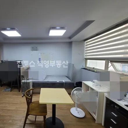Rent this studio apartment on 서울특별시 강남구 역삼동 718-27