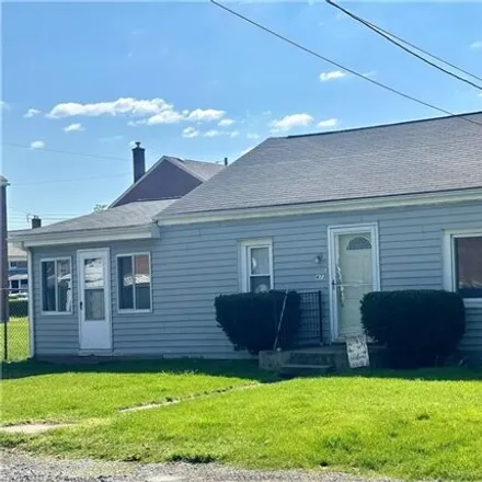 Image 2 - 401 Ross Avenue, Vanport, Vanport Township, PA 15009, USA - House for sale