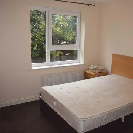 Image 5 - South Park Drive, Green Lane, Seven Kings, London, IG1 1XW, United Kingdom - Apartment for rent