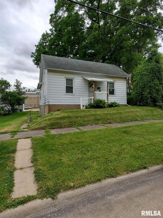 Rent this 2 bed house on 1540 13th Avenue in Moline, IL 61265
