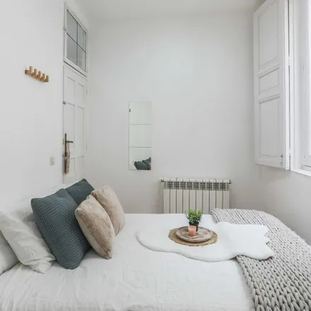 Rent this 5 bed room on Madrid in Colegio Sagrado Corazón, Calle de la Redondilla