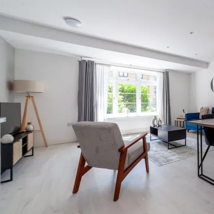 Rent this studio apartment on The Coffee Pot in London Road, London