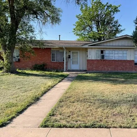 Buy this studio house on 3015 Curtis Drive in Amarillo, TX 79109