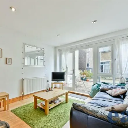 Image 3 - Jacqueline House, 37 White Horse Lane, London, E1 3FZ, United Kingdom - Apartment for sale