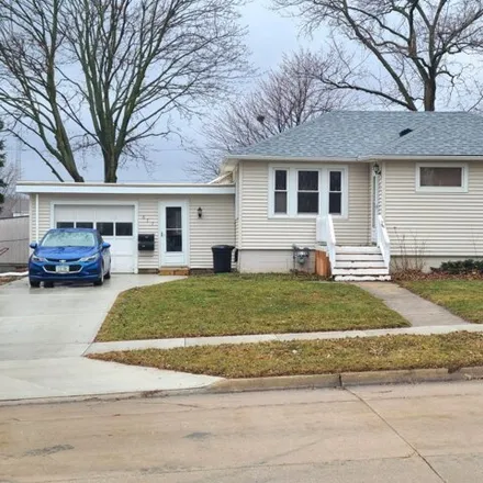 Buy this 2 bed house on 665 3rd Place Southeast in Mason City, IA 50401