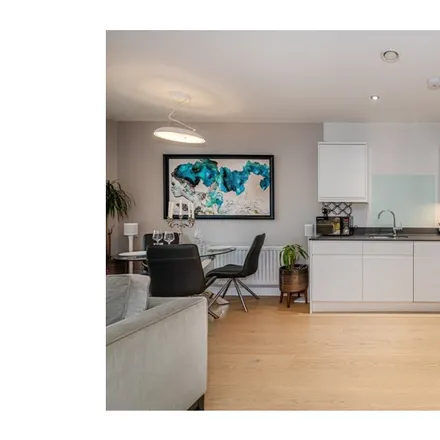Image 5 - 98, 100 Wandsworth High Street, London, SW18 4JP, United Kingdom - Apartment for rent