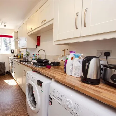 Rent this 6 bed house on 90 Heeley Road in Selly Oak, B29 6EZ