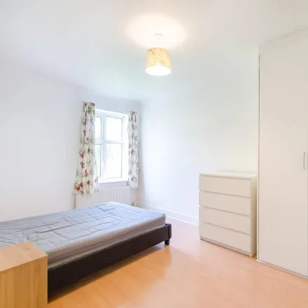 Rent this 2 bed apartment on Brondesbury Park in London, NW6 6RP