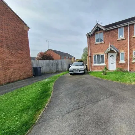 Buy this 3 bed duplex on unnamed road in Nuneaton, CV10 9TD