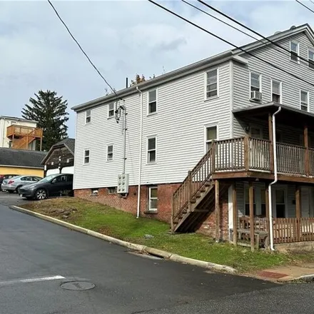 Buy this studio house on 568 North Main Street in Norwich, CT 06360