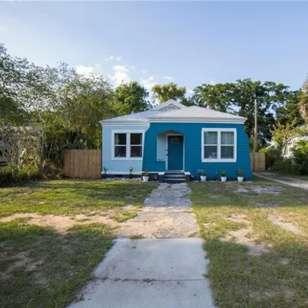 Buy this 2 bed house on 1129 East Magnolia Avenue in Eustis, FL 32627