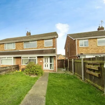 Buy this 3 bed duplex on Coverdale in Hull, HU7 4AL