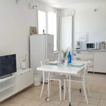 Rent this 2 bed apartment on 38400 Saint-Martin-d'Hères