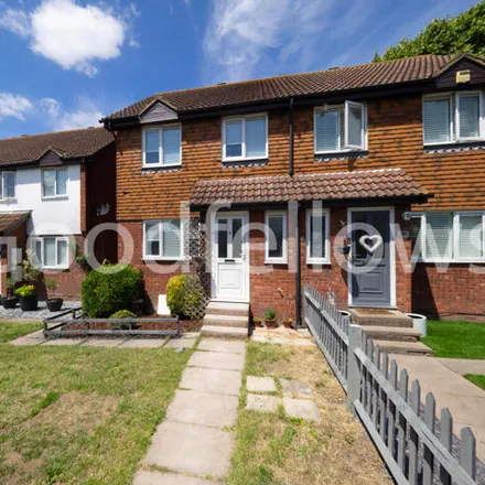 Rent this 3 bed duplex on Crossways Road in Lonesome, London
