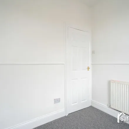 Image 7 - Gladstone Terrace Road, Greenfield, OL3 7HF, United Kingdom - Apartment for rent