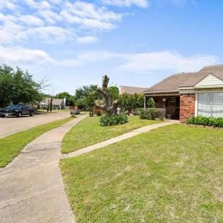Image 3 - 822 Colechester Drive, Mesquite, TX 75149, USA - House for sale