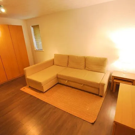 Image 3 - Laurel Court, Vicars Bridge Close, London, HA0 1YG, United Kingdom - Apartment for rent