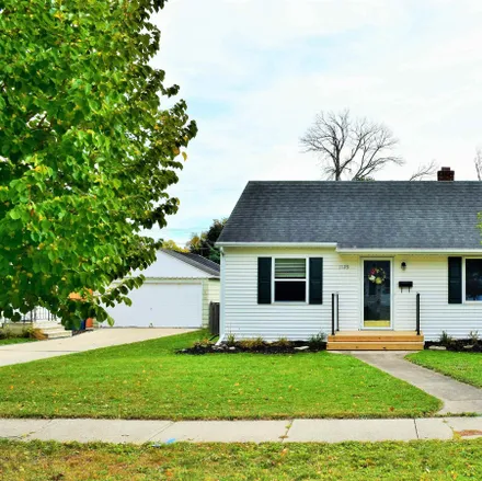 Buy this 2 bed house on 1129 Spence Street in Green Bay, WI 54304